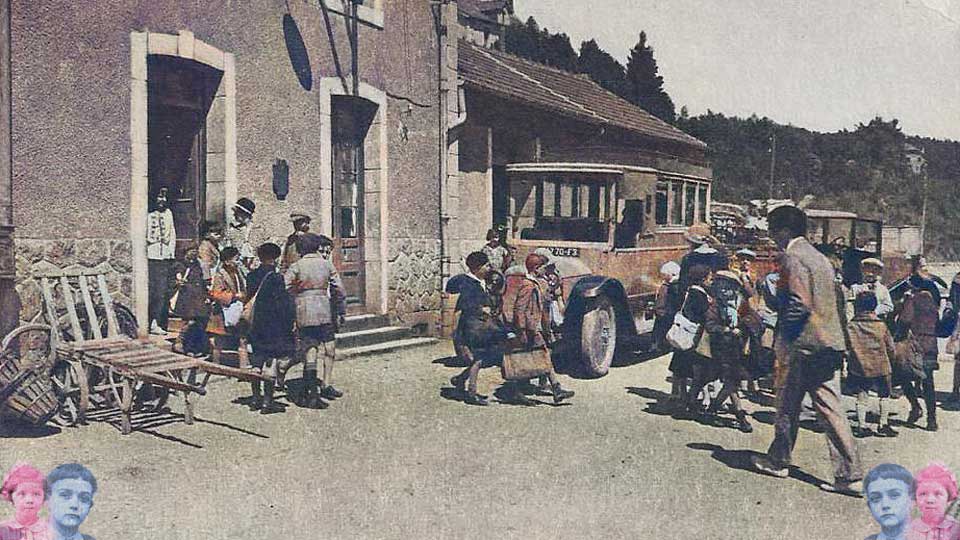 arrivée d'enfants à la gare du Chambon-sur-Lignon (Haute-Loire) en 1950