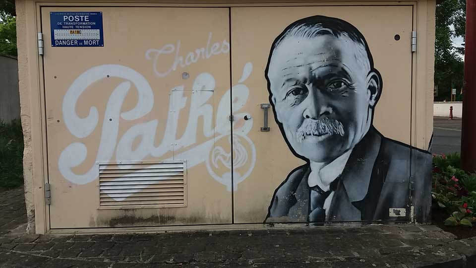 fresque en 2020 rue Charles Pathé CHEVRY-COSSIGNY