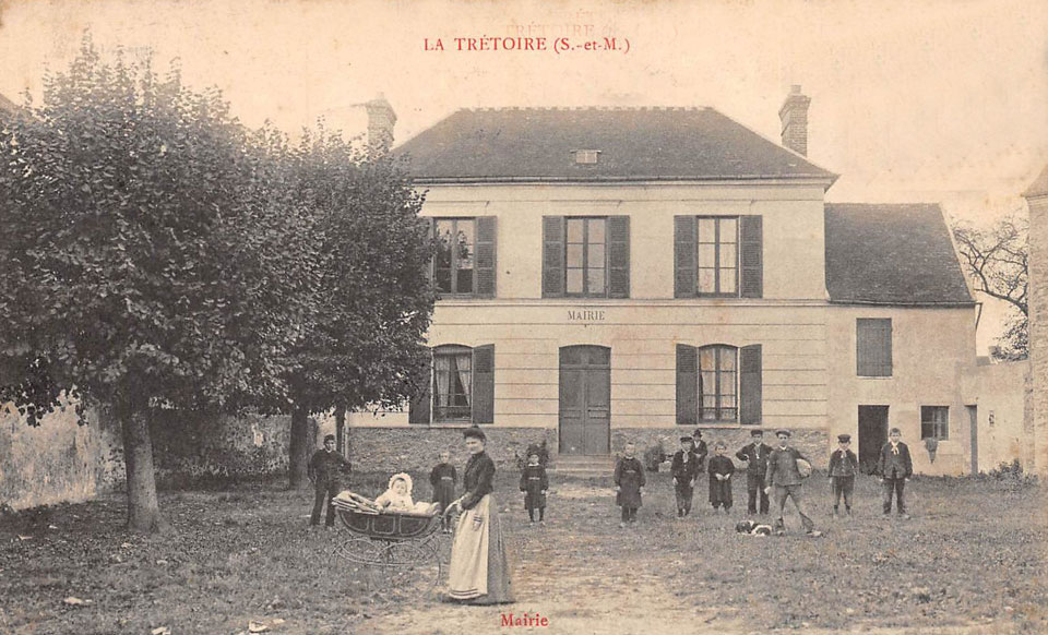 mairie école de La Trétoire en 1908