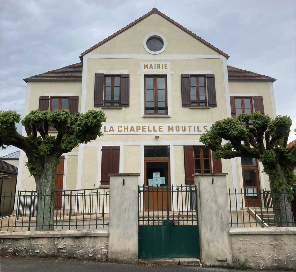 école et mairie de La Chapelle-Moutils