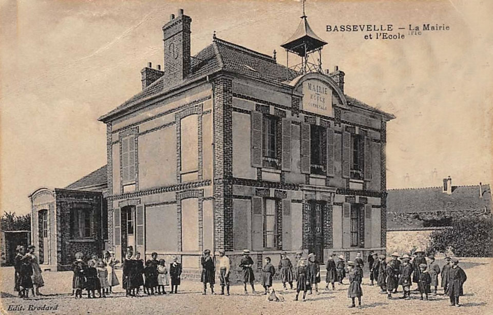 La Mairie et l'Ecole de Bassevelle
