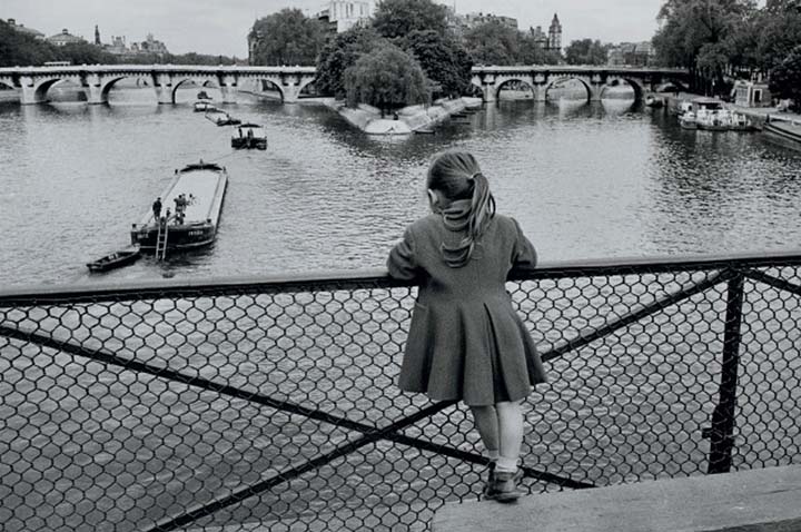 La petite fille du pont des Arts 1954