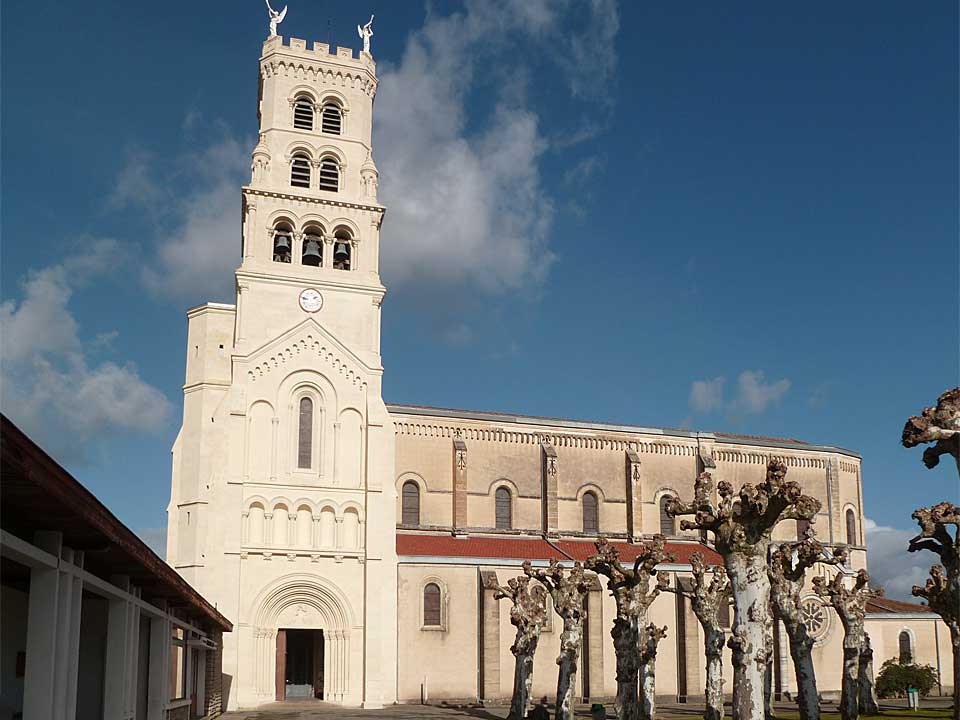 La basilique Notre-Dame à Buglose (Saint-Vincent-de-Paul - Landes)