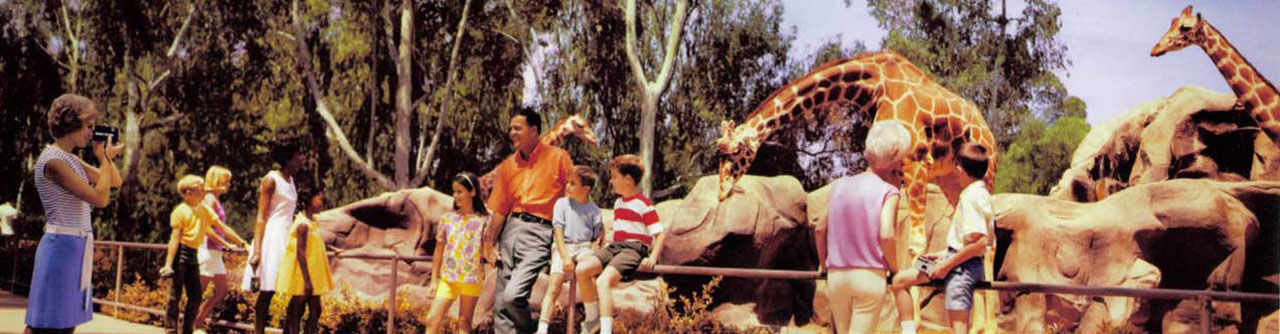 Family days-out at the San Diego Zoo, California (Sortie en famille au zoo de San Diego, Californie) - 1968 - Peter Gales
