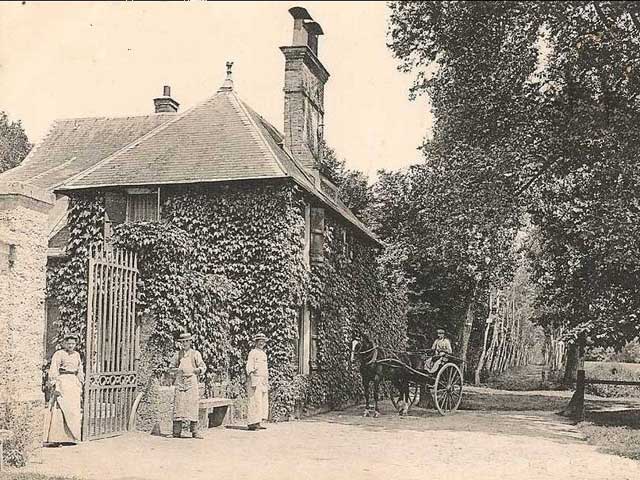 Lésigny Château de Maison Blanche - Entrée du garage