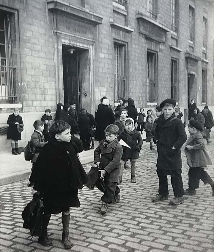 Sortie d'école communale Aubervilliers 1948