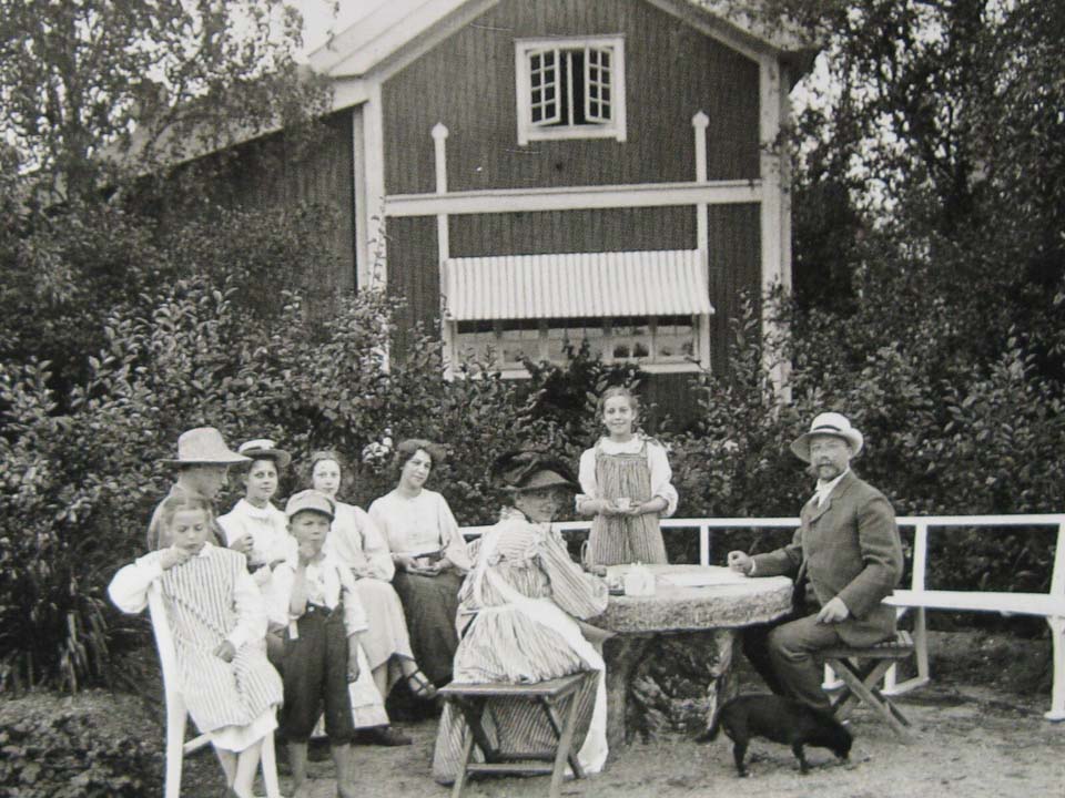 La famille réunie pour le café de l'après-midi - 1906-1907