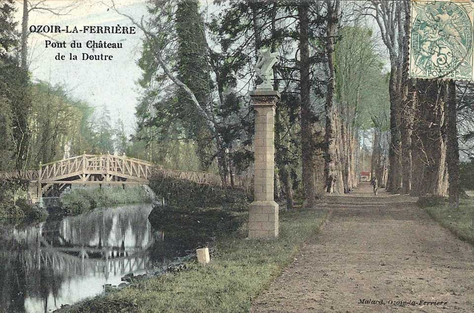 0zoir-la-Ferrière Pont du Château de la Doutre La passerelle en 1905