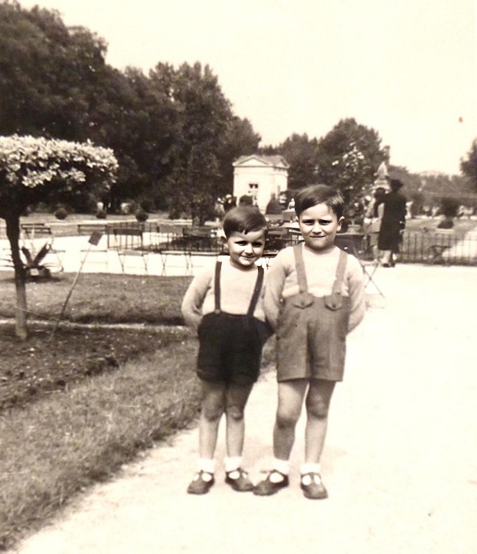 Michel 4 ans et Ren 5 ans au Jardin des Plantes le 26 mai 1946