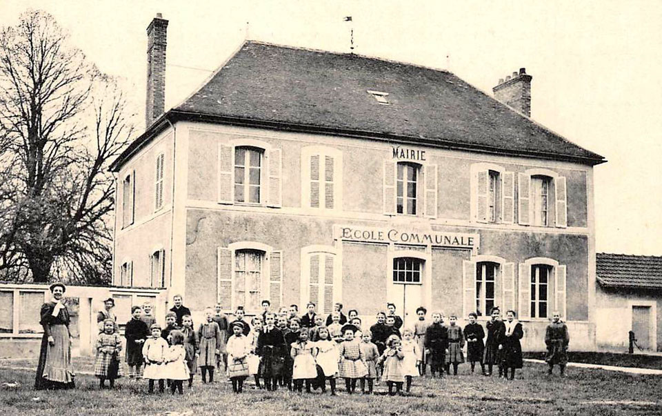 La Mairie et l'Ecole de Maison-Rouge
