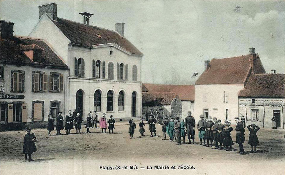 La mairie et l'école de Flagy en 1907