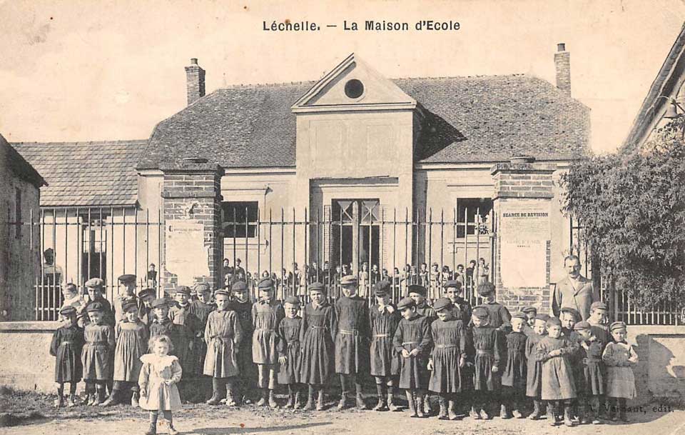 La maison d'école de Léchelle en 1910