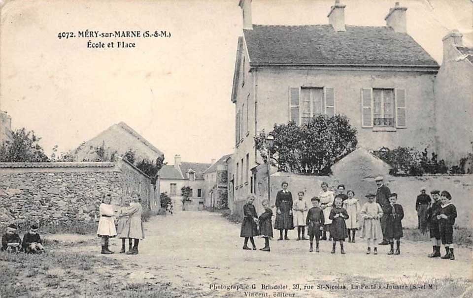 Ecole et Place de Méry-sur-Marne