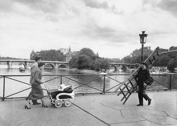 Le pont des arts Le couple et le ramoneur Paris 1956