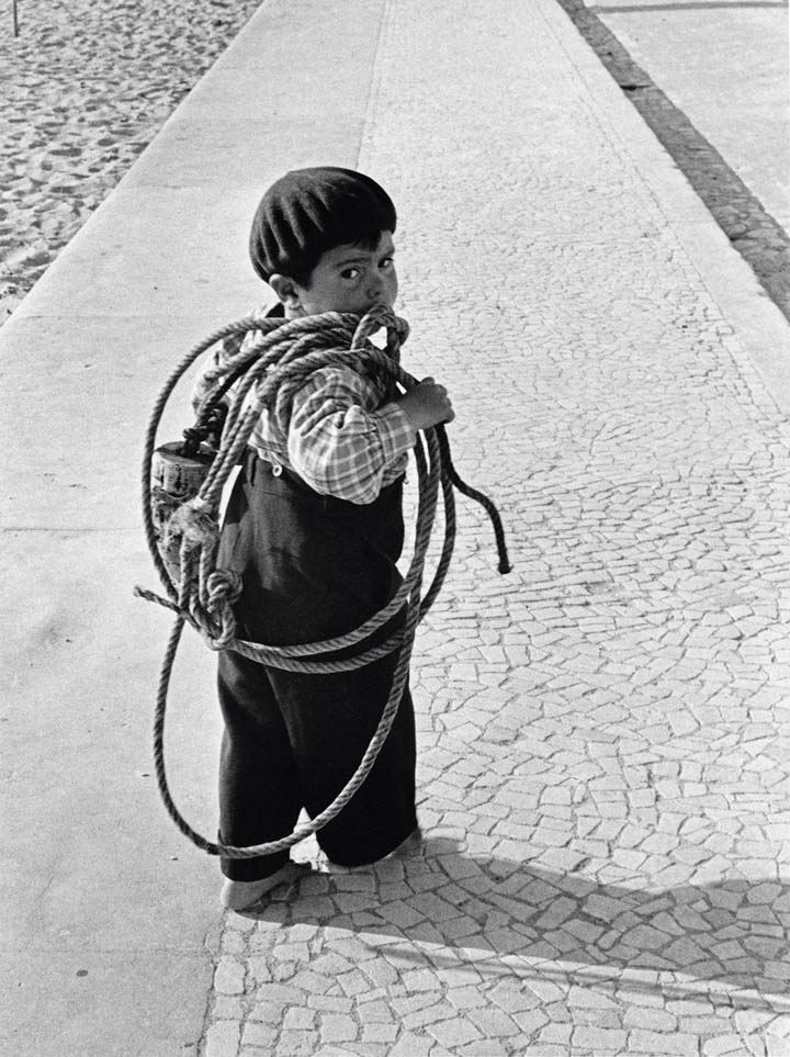 Nazaré Portugal Le petit ramoneur 1954